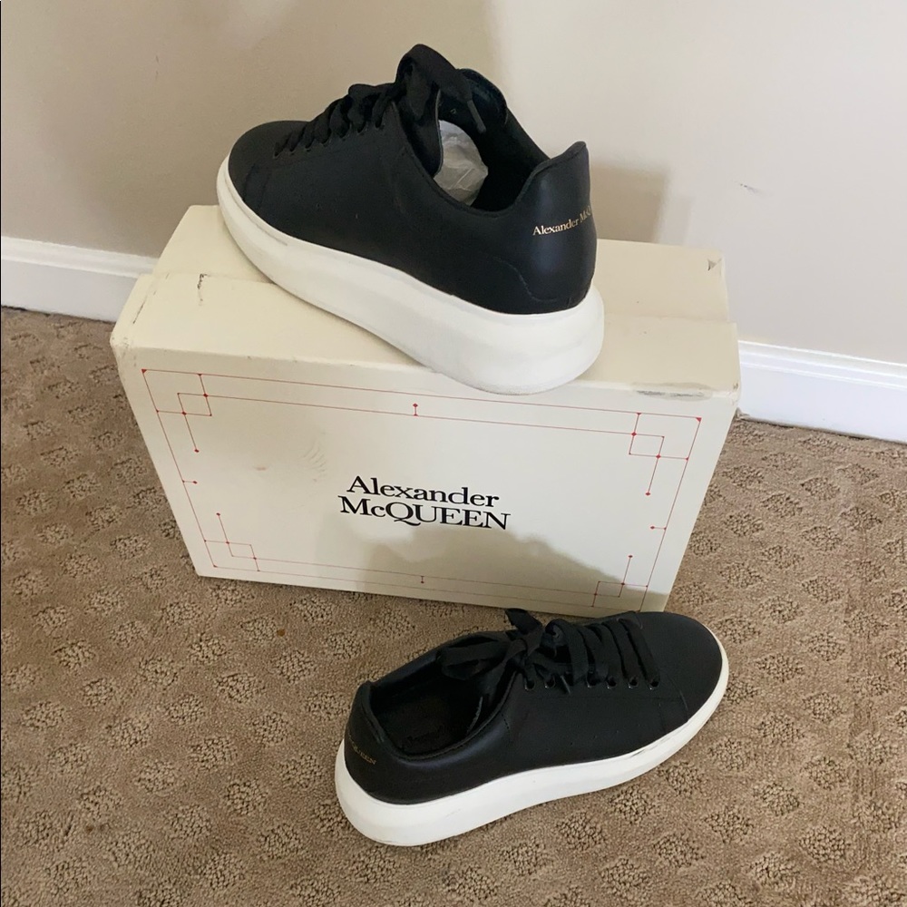 Back to school McQueen sneakers. Size 39 very nice.